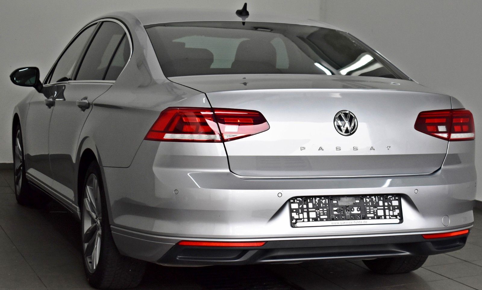 Fahrzeugabbildung Volkswagen Passat Lim.1.5 TSI R-Line ,LED,ACC, LM18"+WR