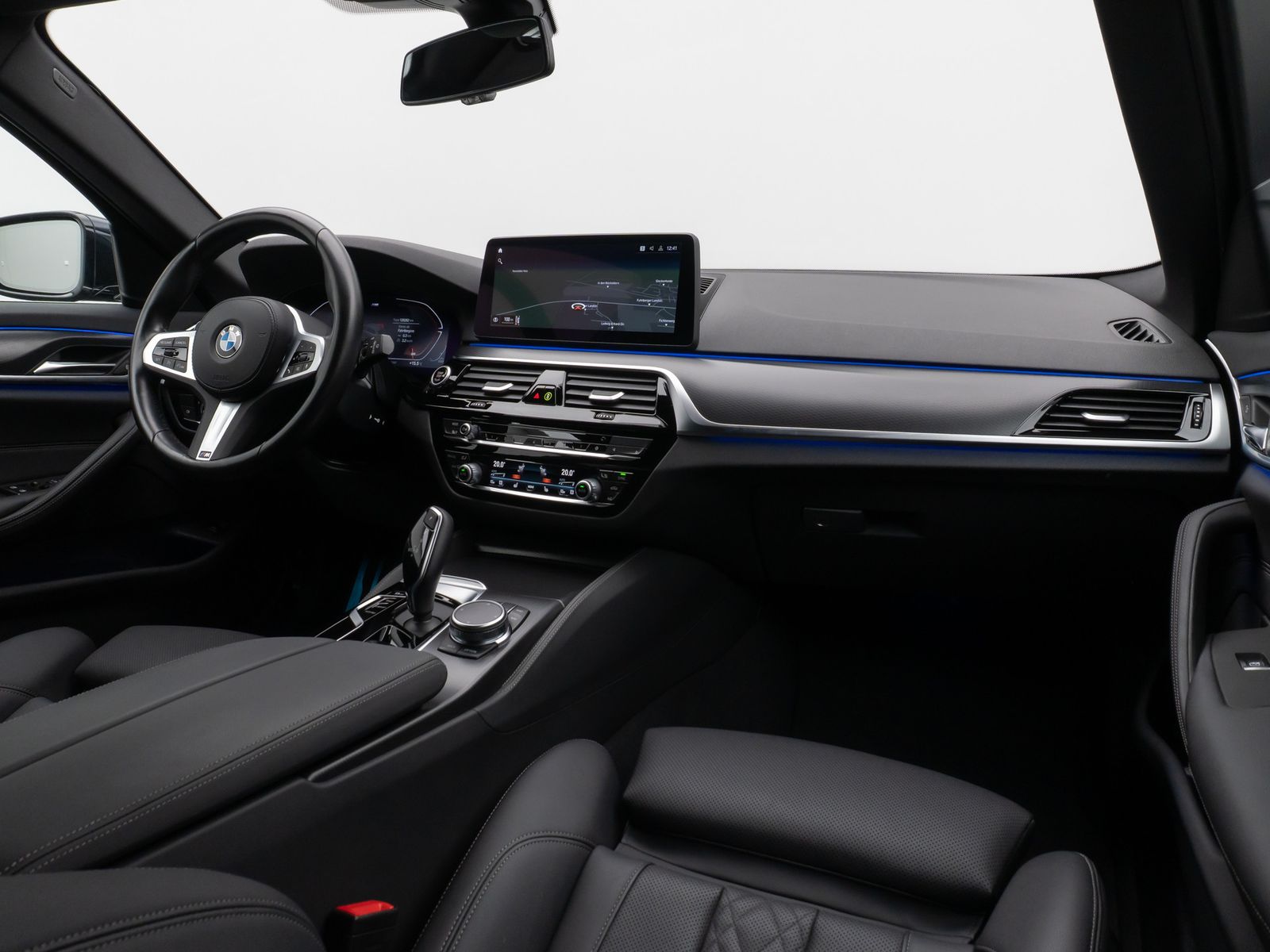 Fahrzeugabbildung BMW 520d xD M Sport Kamera HUD DAB 4xKlima Alarm AHK