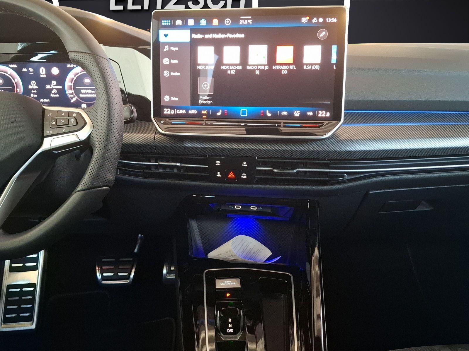 Fahrzeugabbildung Volkswagen Golf VIII Variant eTSI R-Line DSG LED Navi AID A