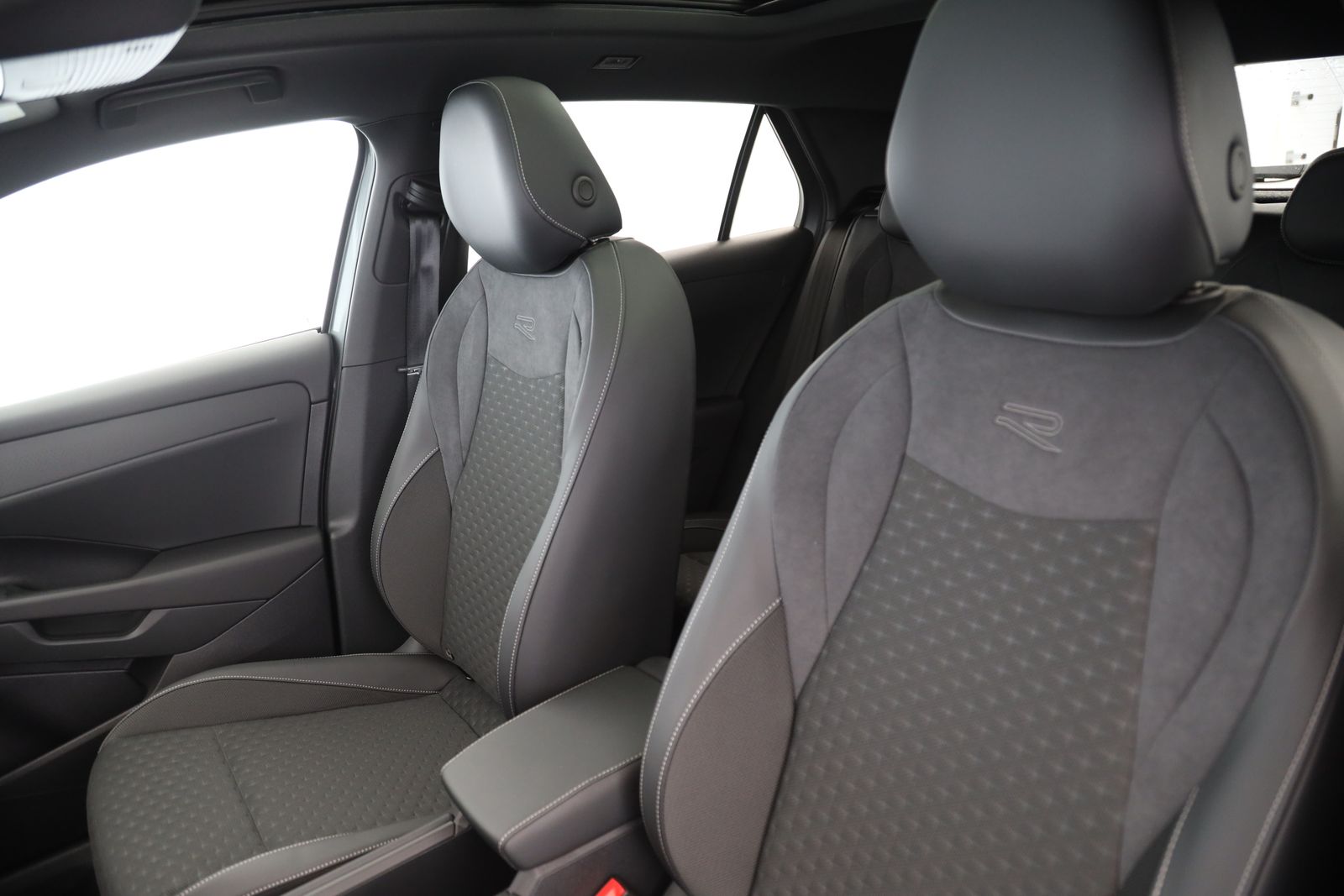 Volkswagen T-Roc - Bild 12