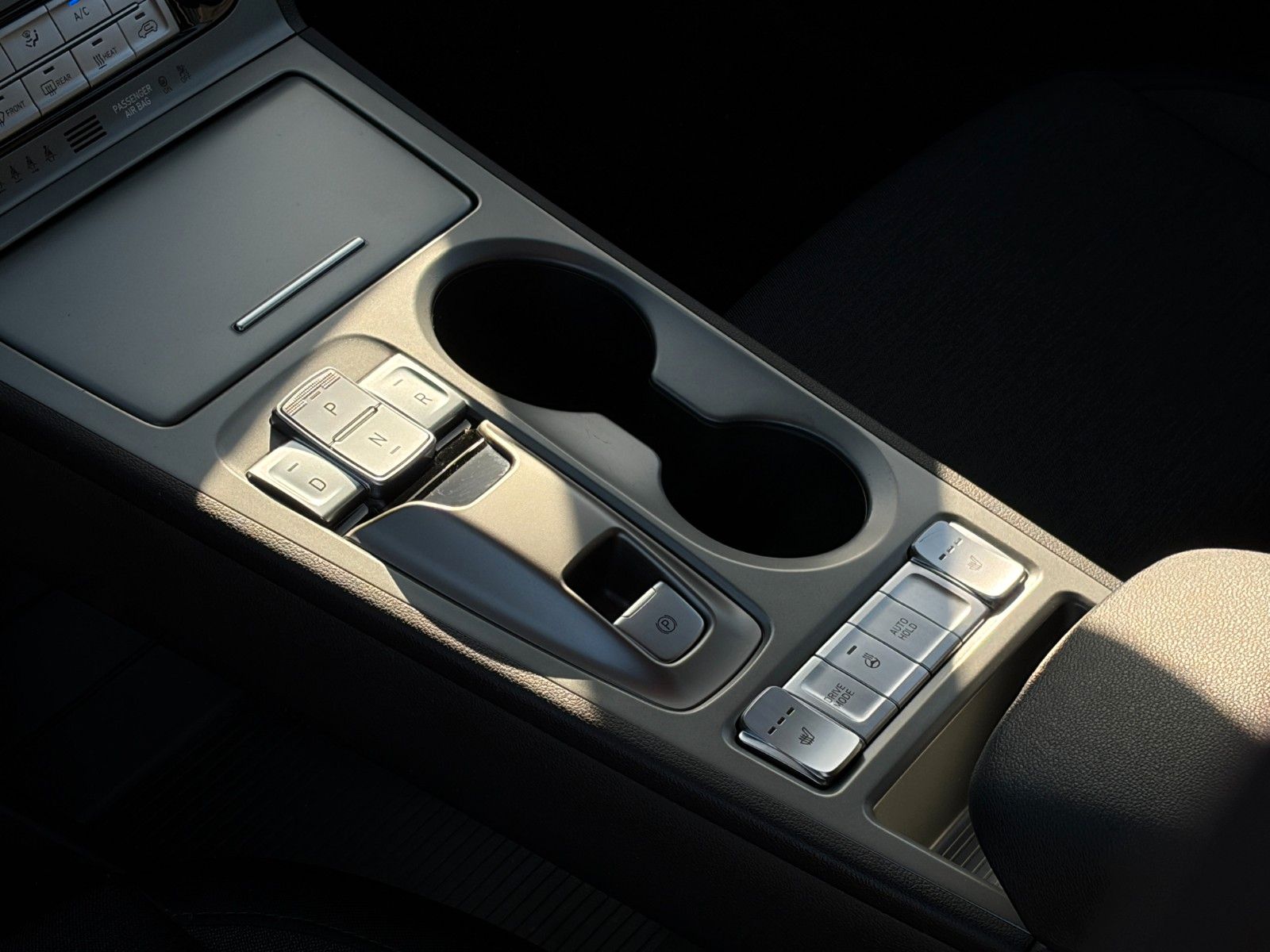 Fahrzeugabbildung Hyundai KONA E Select ACC LHZ SHZ LKAS PDC KAM