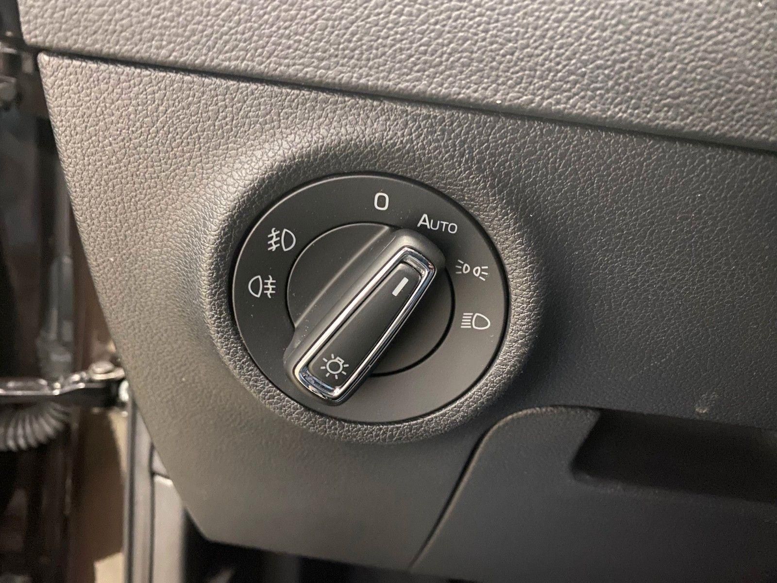 Fahrzeugabbildung SKODA Karoq 1.5 TSI Style+AHK schwenk+LED+NAVIGATION+