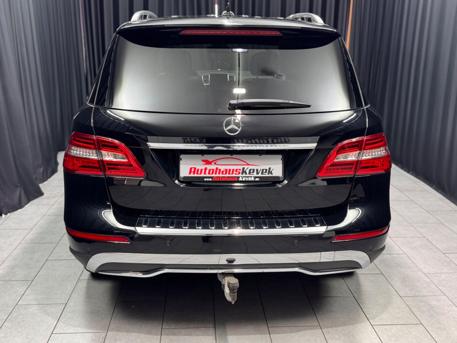 Fahrzeugabbildung Mercedes-Benz ML 400|LEDER|NAVI|SCHIEBEDACH|MASSAGE|360 KAMERA