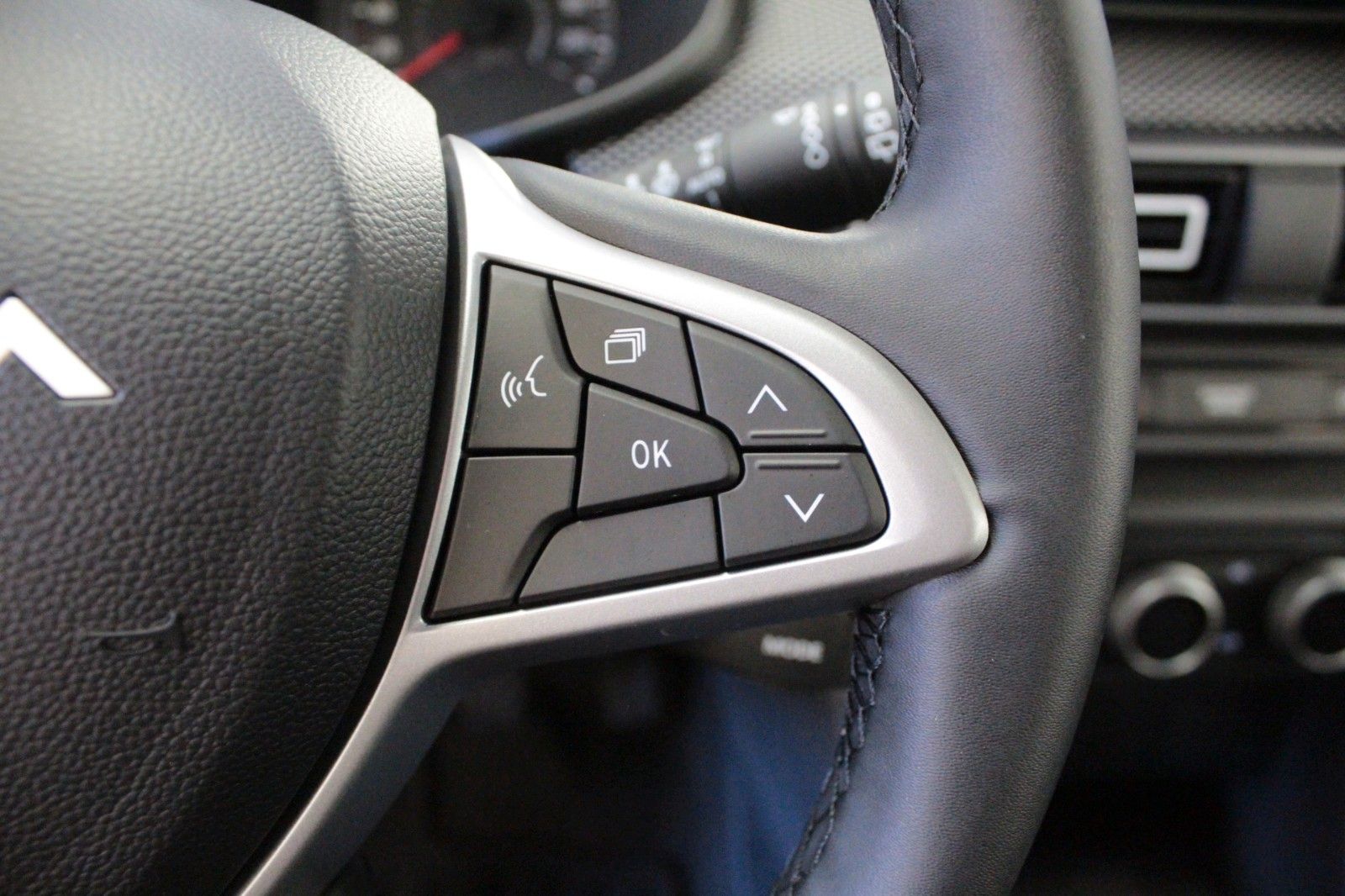 Fahrzeugabbildung Dacia Sandero TCe 100  ECO G Expression*Winterpaket*