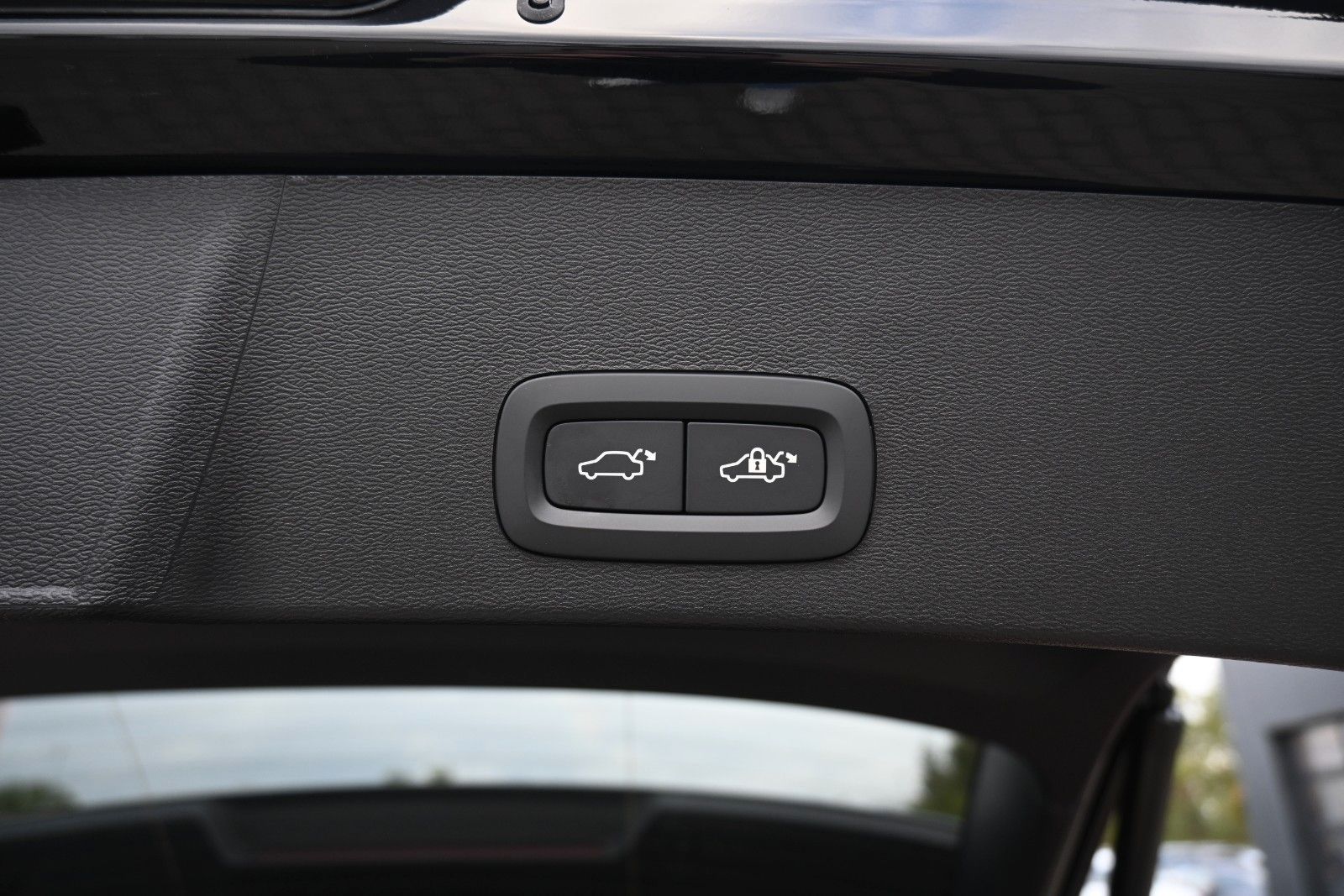 Fahrzeugabbildung Volvo XC40 B3 DKG Plus Black Edition*FSHZG*360°*ACC