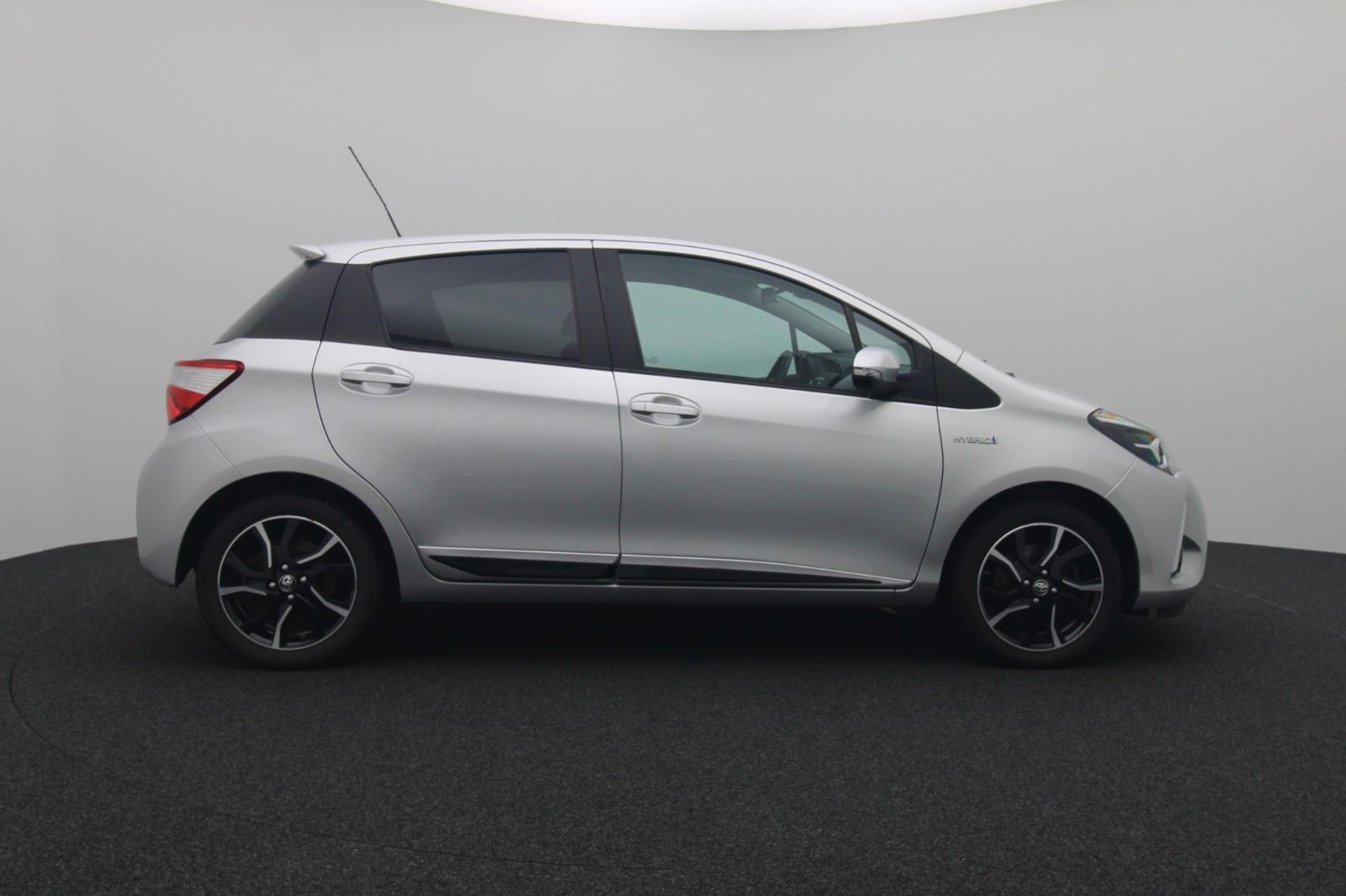 Fahrzeugabbildung Toyota Yaris 1.5 Hybrid CVT NAVI