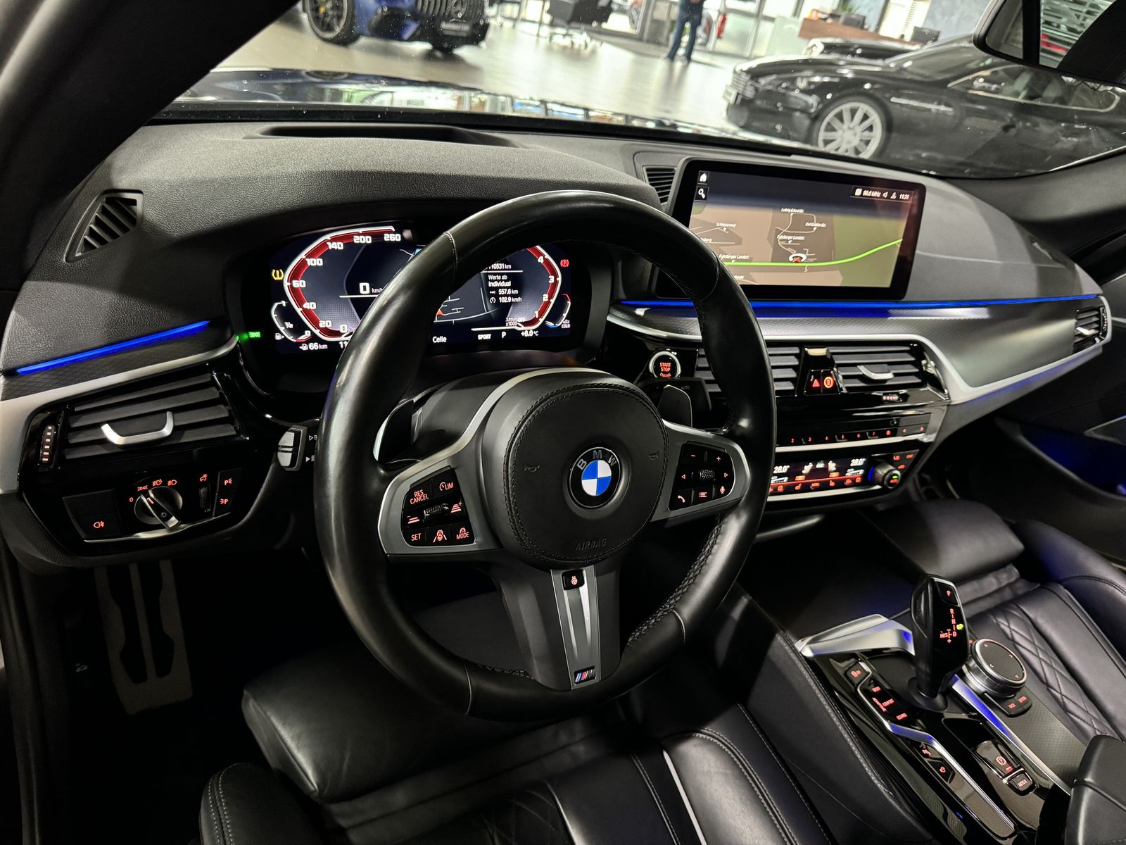 Fahrzeugabbildung BMW M550i xD Laser SoftClos 360°HUD DAB H/K DisplKey