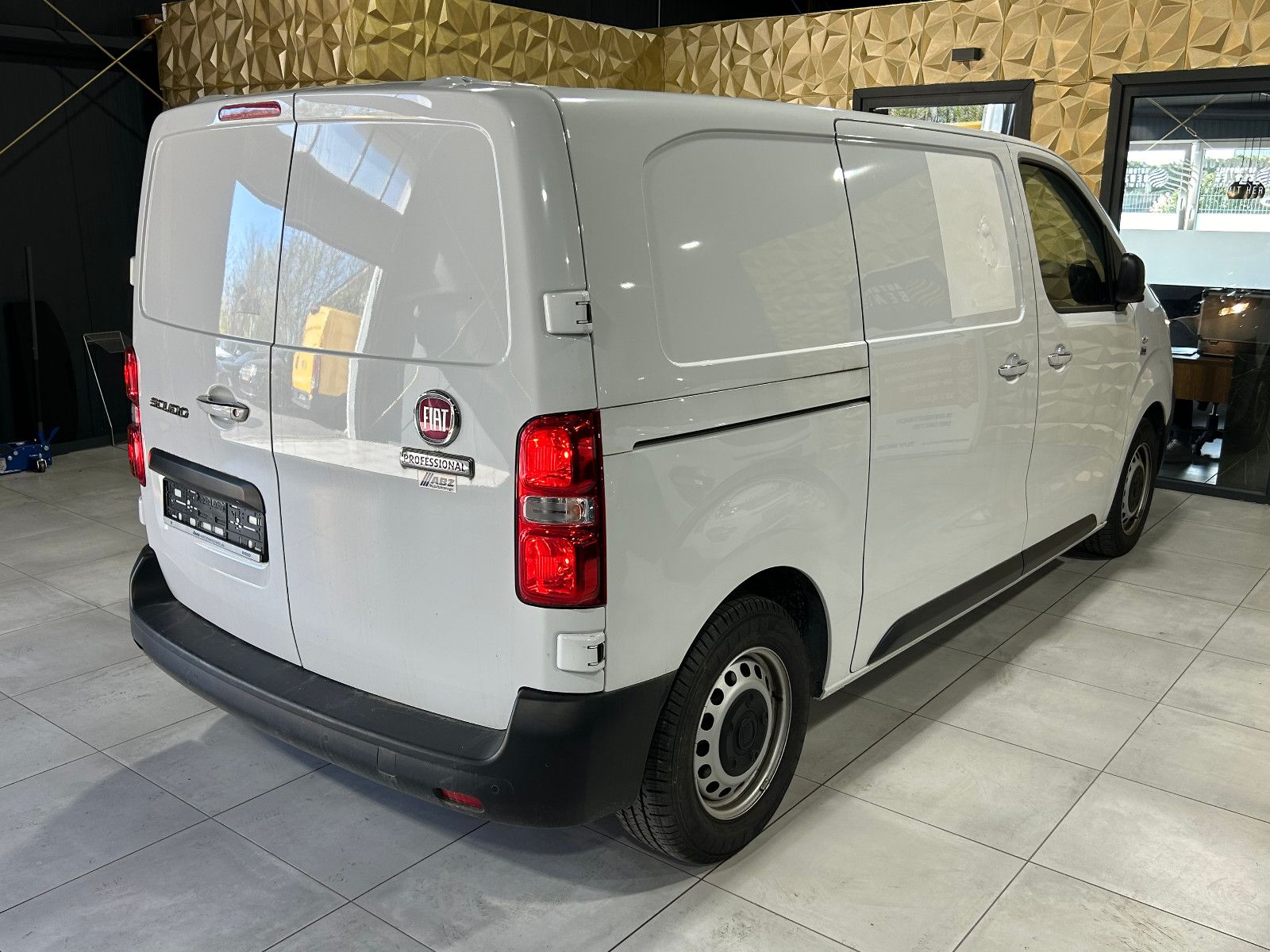 Fahrzeugabbildung Fiat Scudo L2 Basis/360°/APPLE/KLIMA/3-SITZ