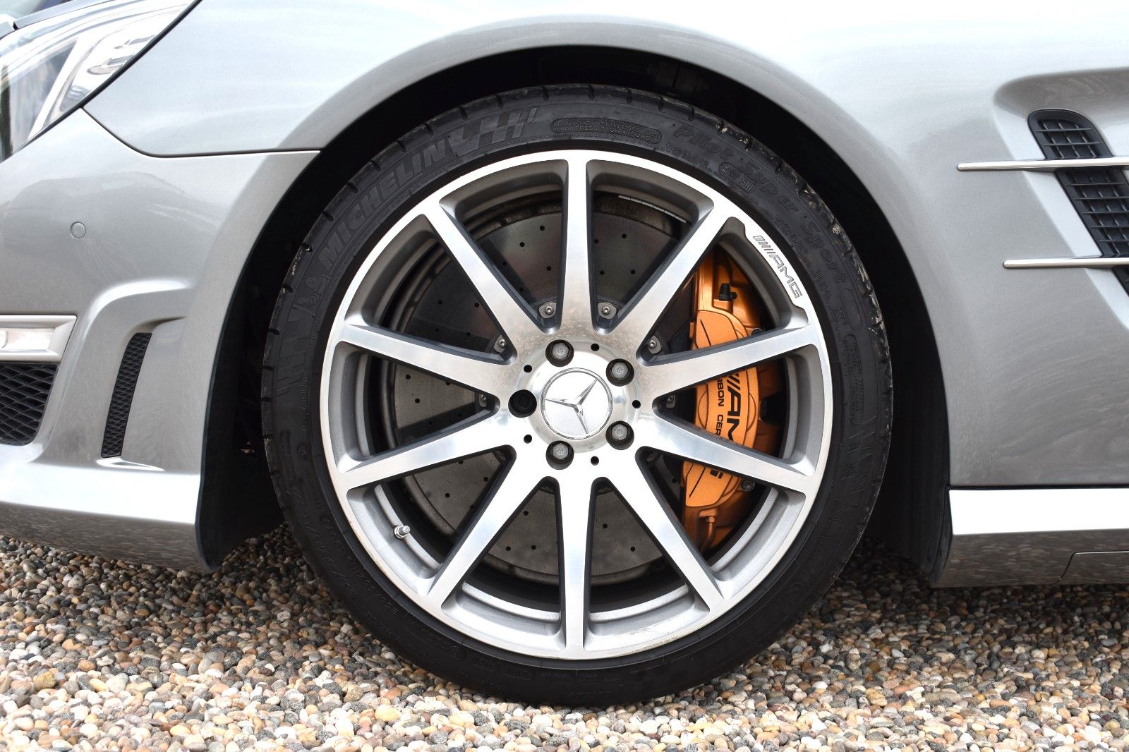 Fahrzeugabbildung Mercedes-Benz SL 63 AMG Carbonp.B&O Keramikbre. Softclose Gara