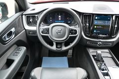 Fahrzeugabbildung Volvo XC60 B4 D AWD Autom R-Design*STDHZG*PANO*ACC*AHK