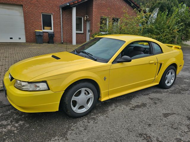 Ford Mustang 3.8 Coupe *Klima