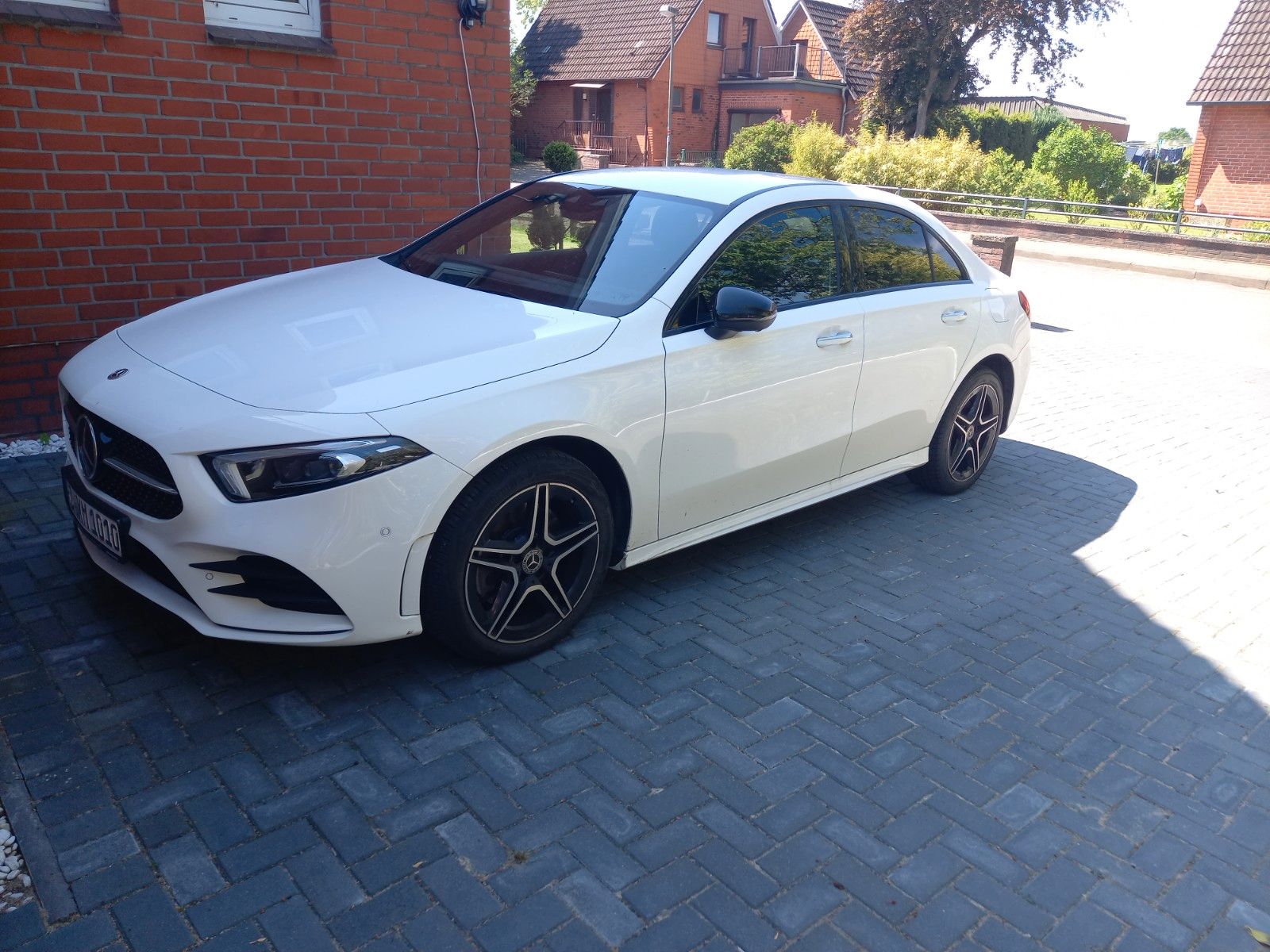 MERCEDES-BENZ A 250 e DCT - Limousine, AMG Line, 8fach Bereift