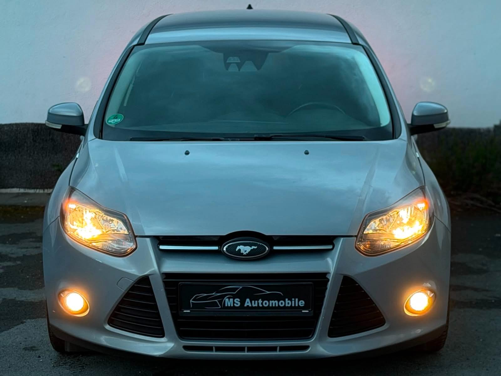 Ford Focus 2012 — rear view