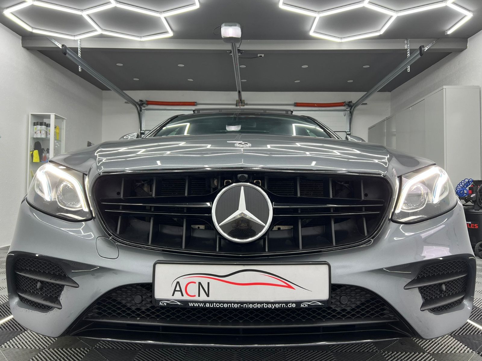 Fahrzeugabbildung Mercedes-Benz E350d AMG-LINE/PANO/BURMESTER/WIDESCREEN/AMBIENT