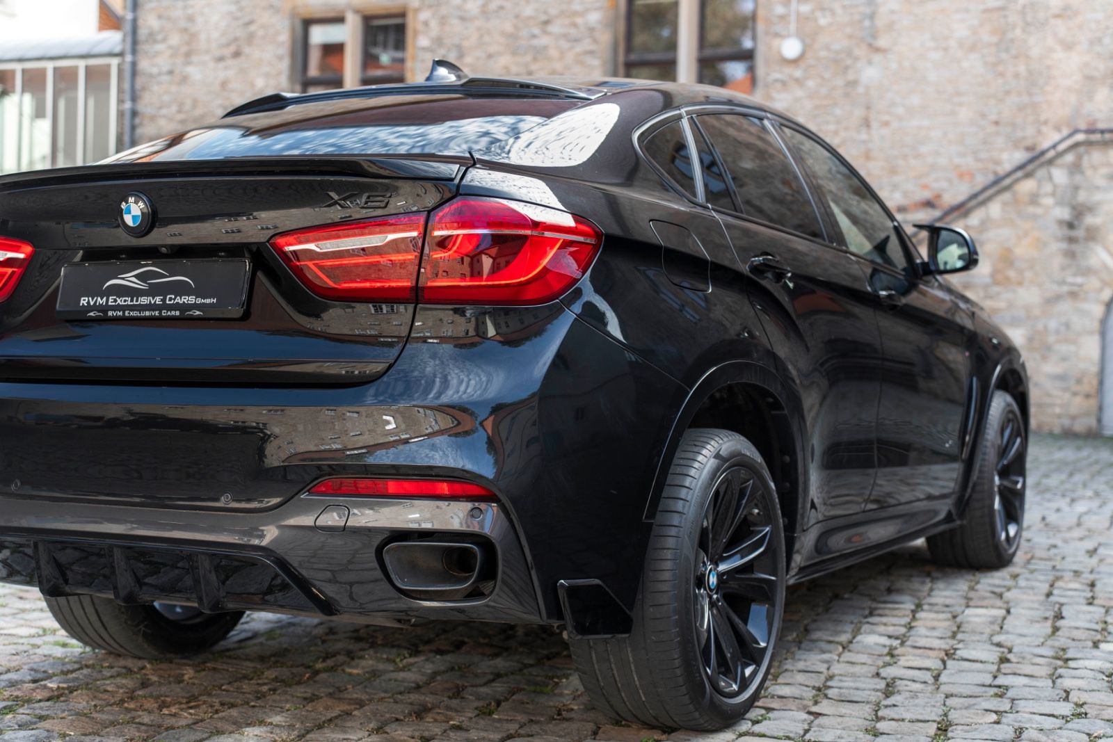 Fahrzeugabbildung BMW X6 xDrive50i M-SPORTPAKET 360° H&K ACC HUD TOTW