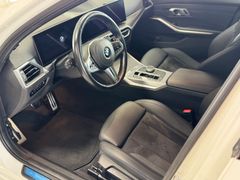 BMW 320 d M Sport /Rückfahrkamera/Carplay/AHK BMW 320 d M Sport /Rückfahrkamera/Carplay/AHK