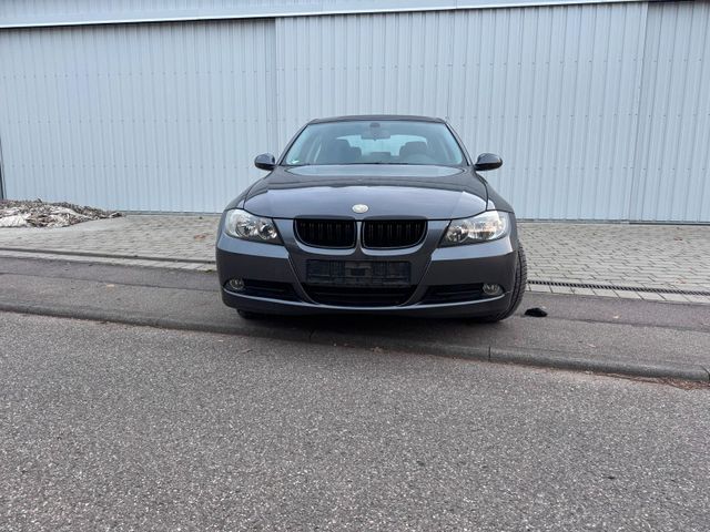 BMW 320i (E90)im top Zustand