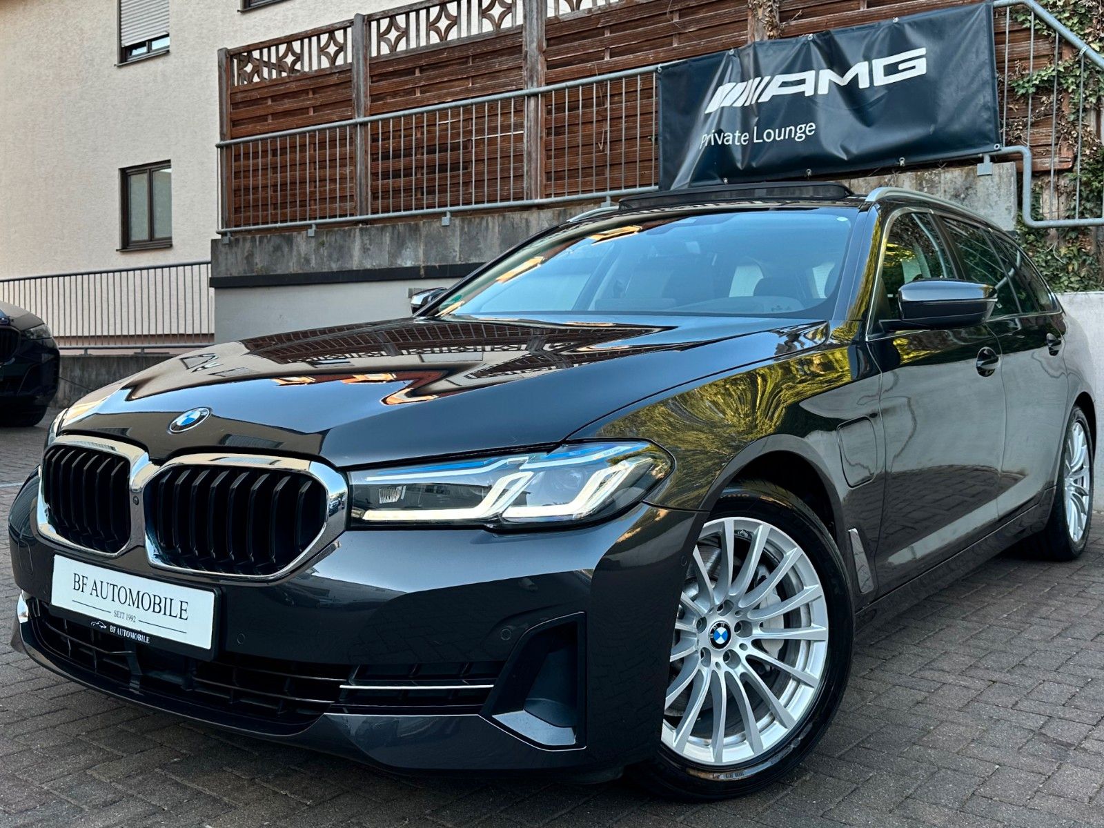 BMW 530e PANO*Massage*Sitzklima*Softcl*HiFi*360°