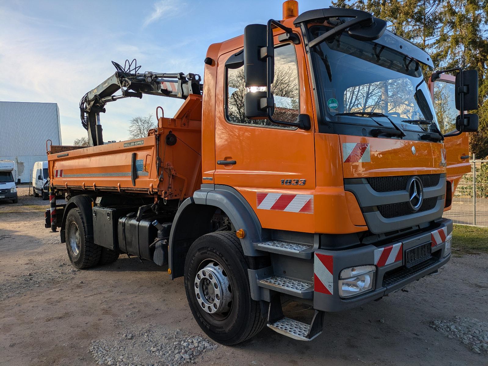 Mercedes-Benz Axor 1833 Kipper mit Heckkran Hiab XS 088 Duo