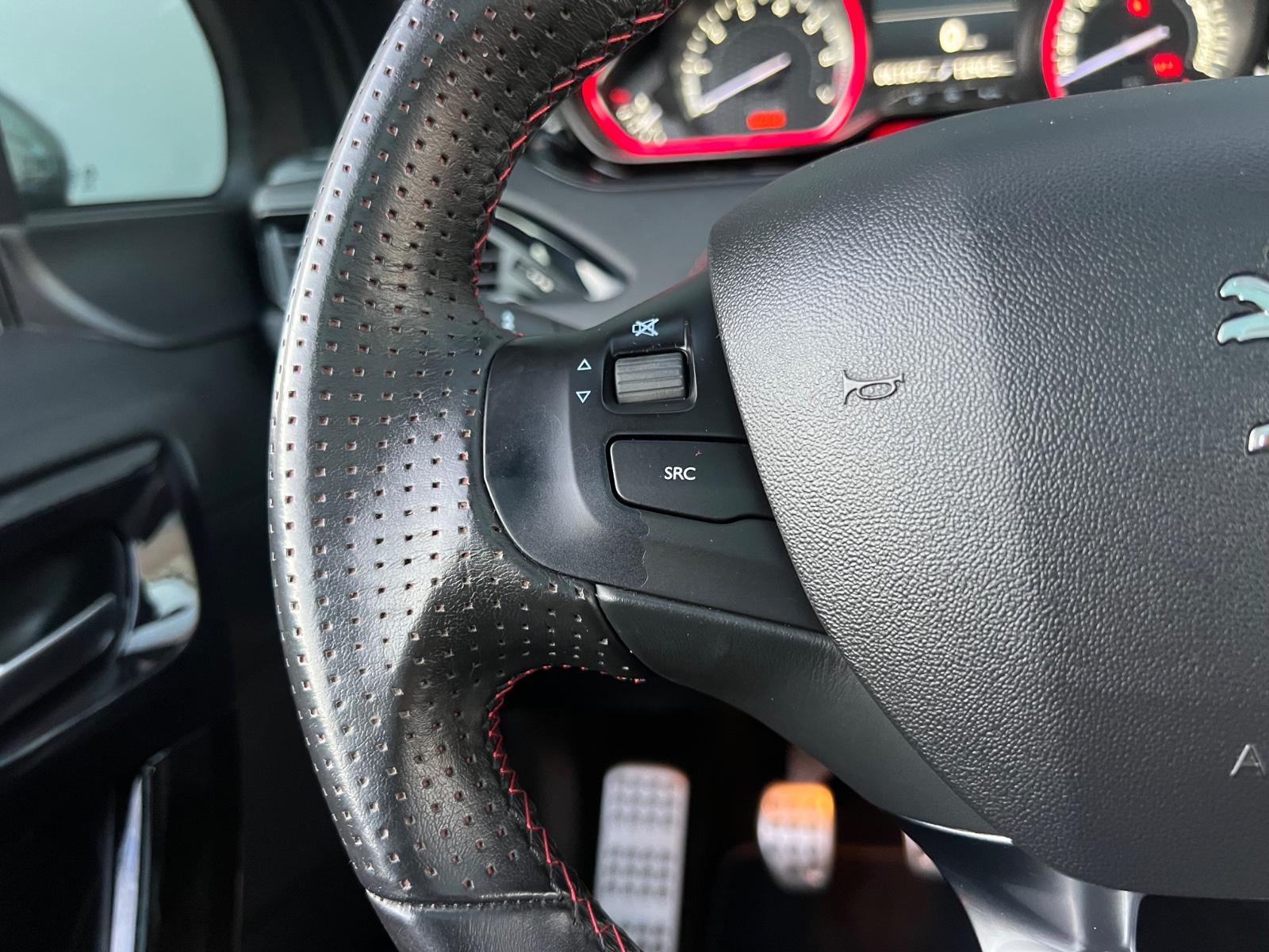 Peugeot 208 GTi*1.Hand*LED*Pano*Navi*Shz*Leder*Scheckh.*