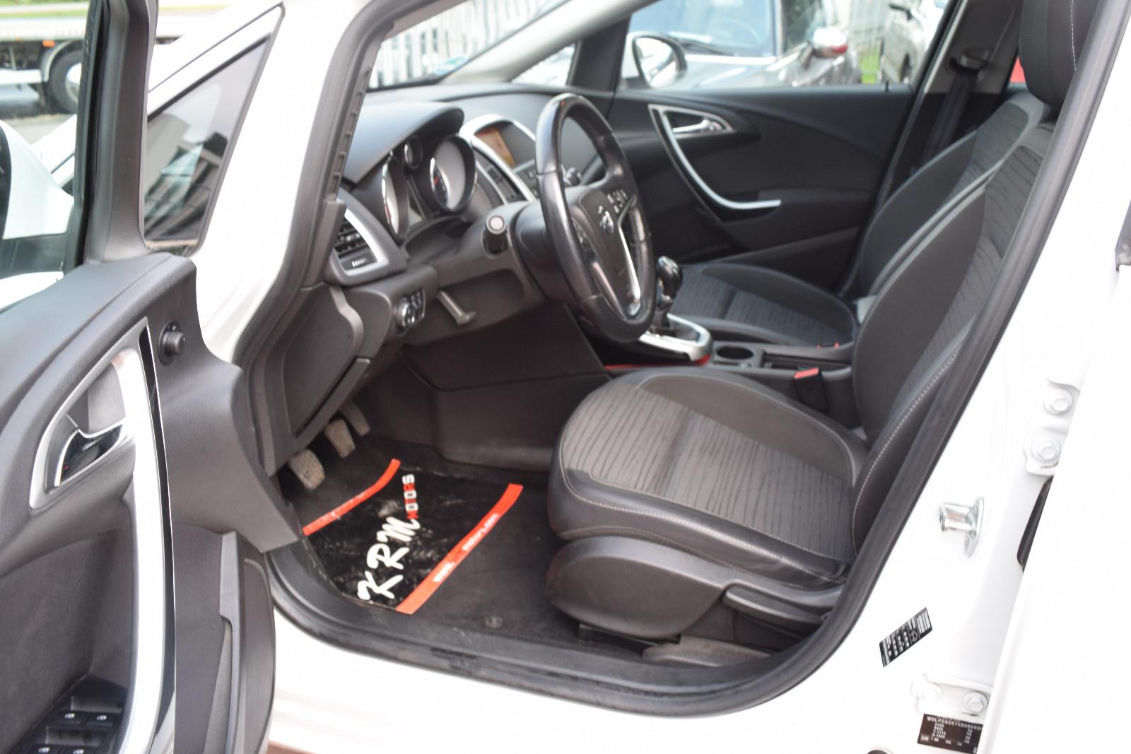 Opel Astra 2014 — photo 9