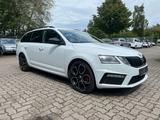Skoda Octavia Combi RS AUTOM°KEYLESS°KAMERA°ACC°8xALU! - Skoda Octavia: Auto