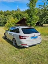 Skoda 2.0 TDI DSG SportLine Combi/1. Hand /DCC/AHK - Skoda Superb von privat