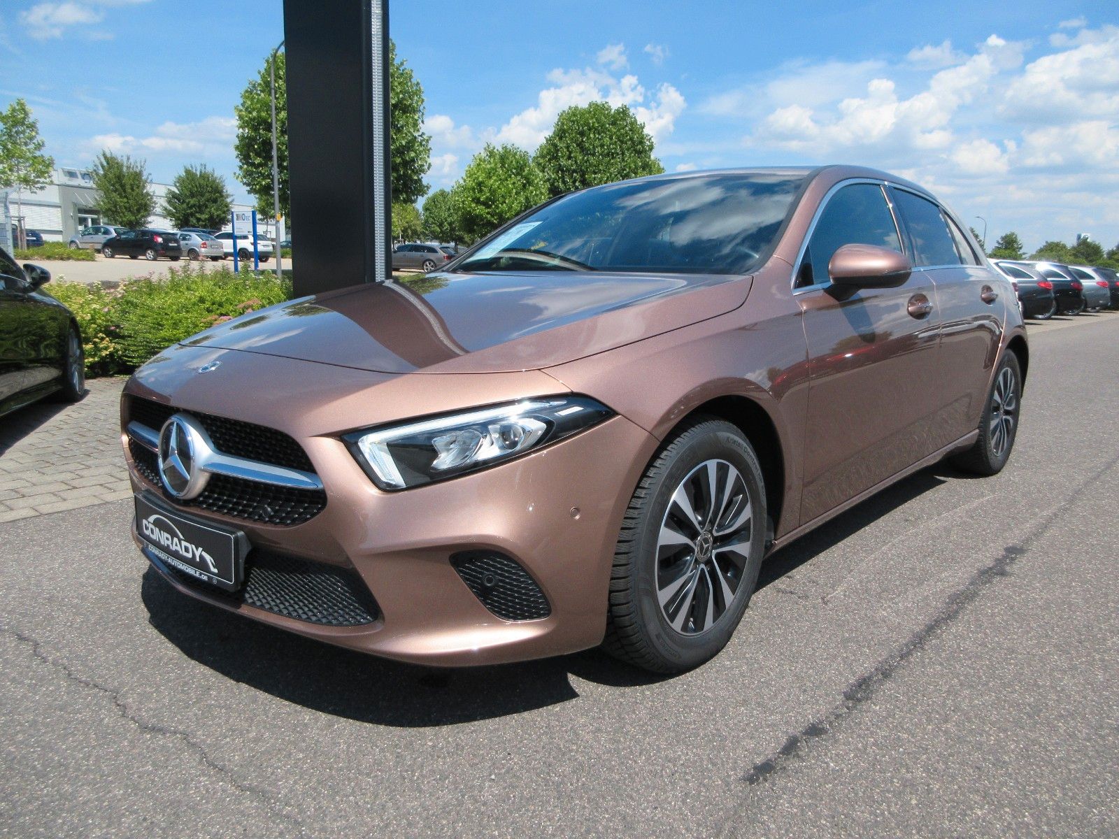 MERCEDES-BENZ A 180 Progressive 7G LED Navi Kamera CarPl. Ambi
