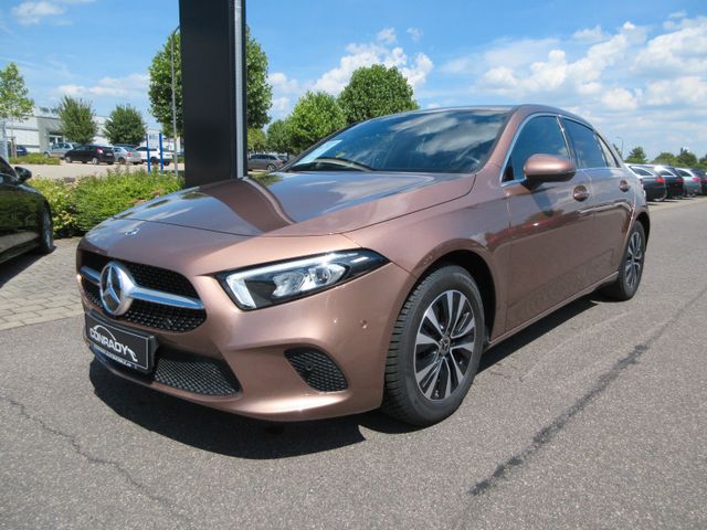 MERCEDES-BENZ A 180 Progressive 7G LED Navi Kamera CarPl. Ambi