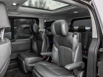 Hyundai Staria 2.2 Signature 4WD Leder Autobahnassistent