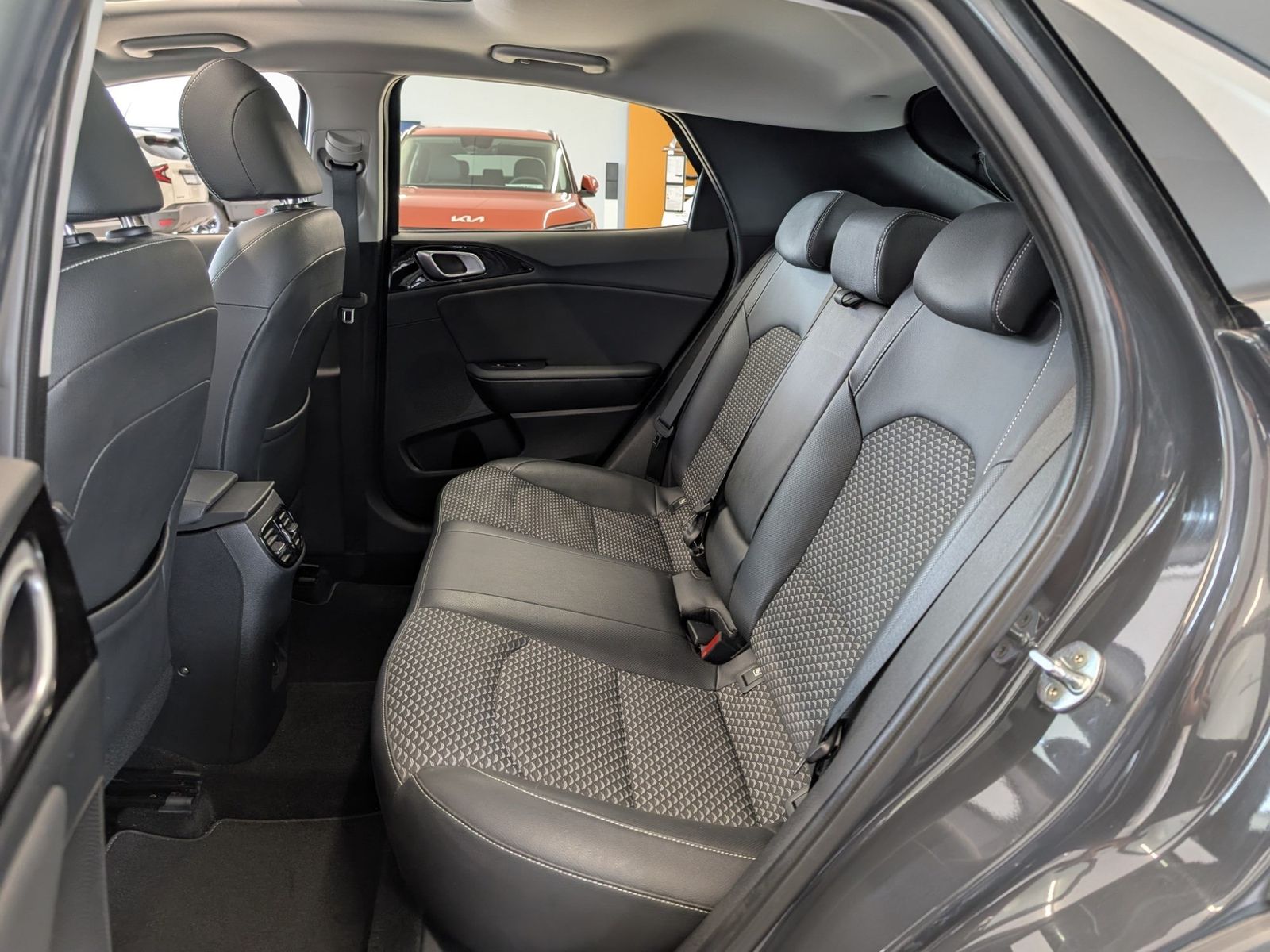 KIA XCeed 1.6D 48V Spirit Xclusive Glasdach – Bild 11