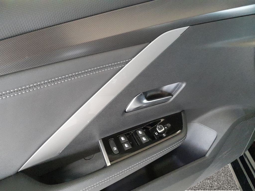 Fahrzeugabbildung Opel Astra Plug-In-Hybrid GS 17 Zoll Schwarz LED SHZ