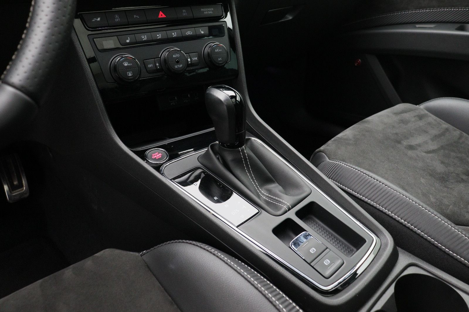 Fahrzeugabbildung SEAT Cupra ACC Sound Panorama NaviDAB