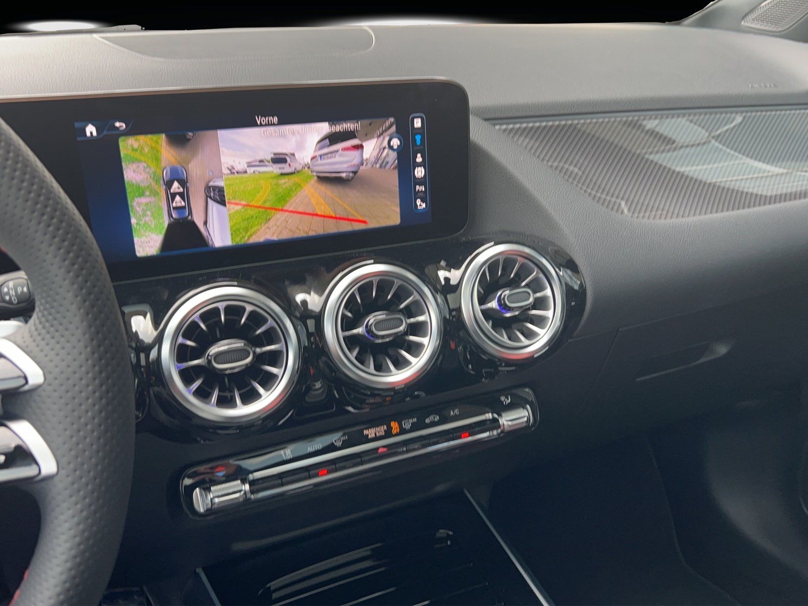Fahrzeugabbildung Mercedes-Benz GLA 200 d AMG Pano 360° DISTRO KeyGO NIGHT