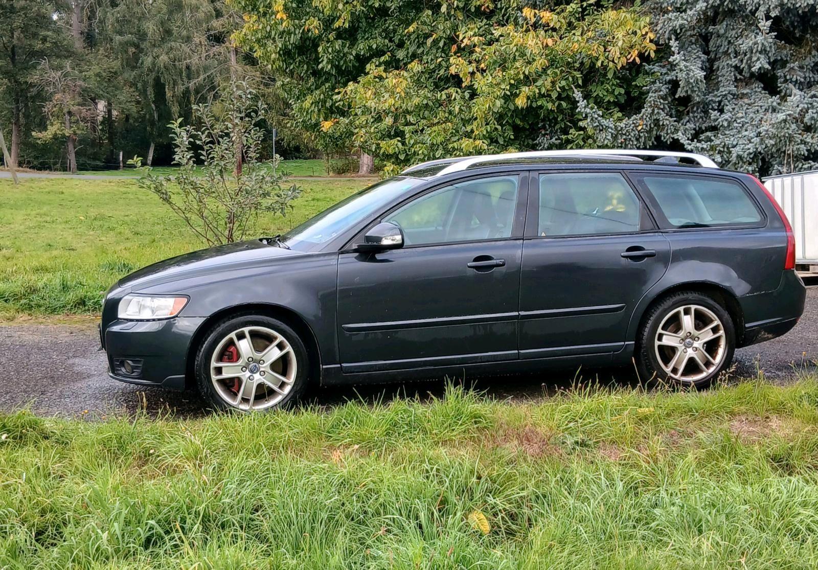 Volvo V50 2010 — rear view