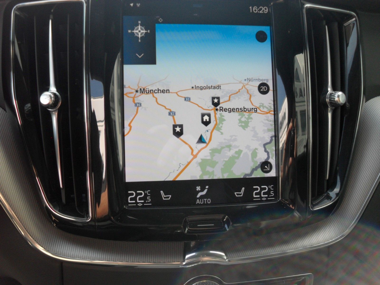 Fahrzeugabbildung Volvo XC 60 B5 R Design AWD | HeadUp |Bowers&Wilkins
