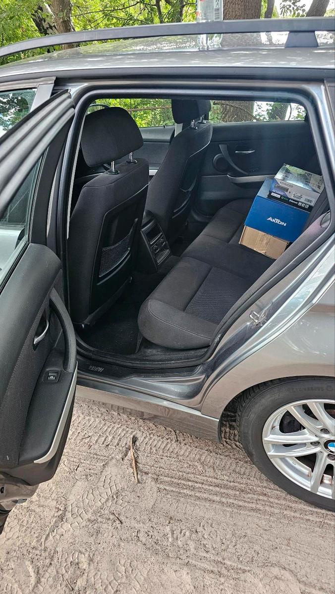 BMW 318 2009 — photo 13