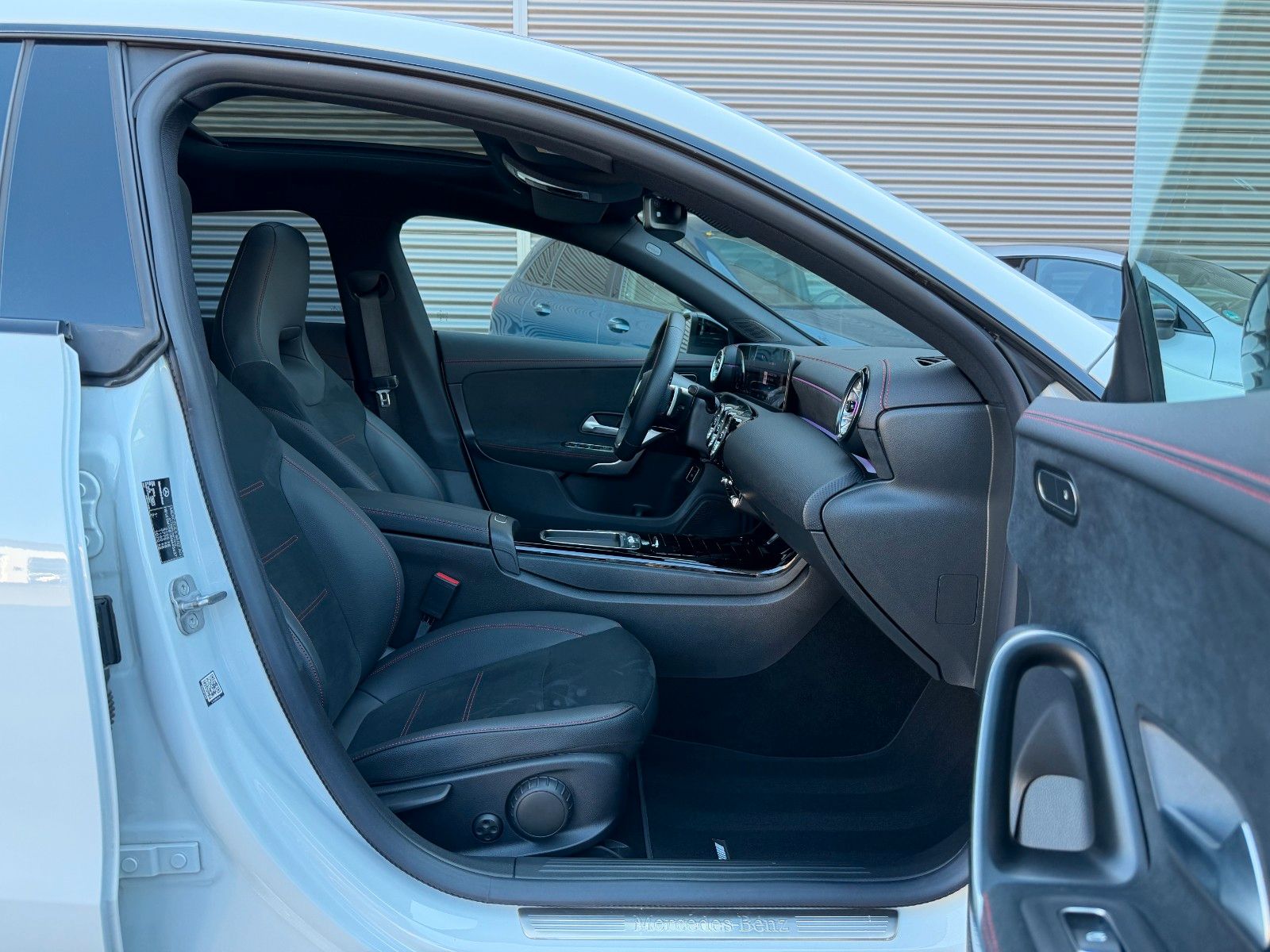 Fahrzeugabbildung Mercedes-Benz CLA 220d SB AMG+Pano+Distr+AHK+Night+Ambiente