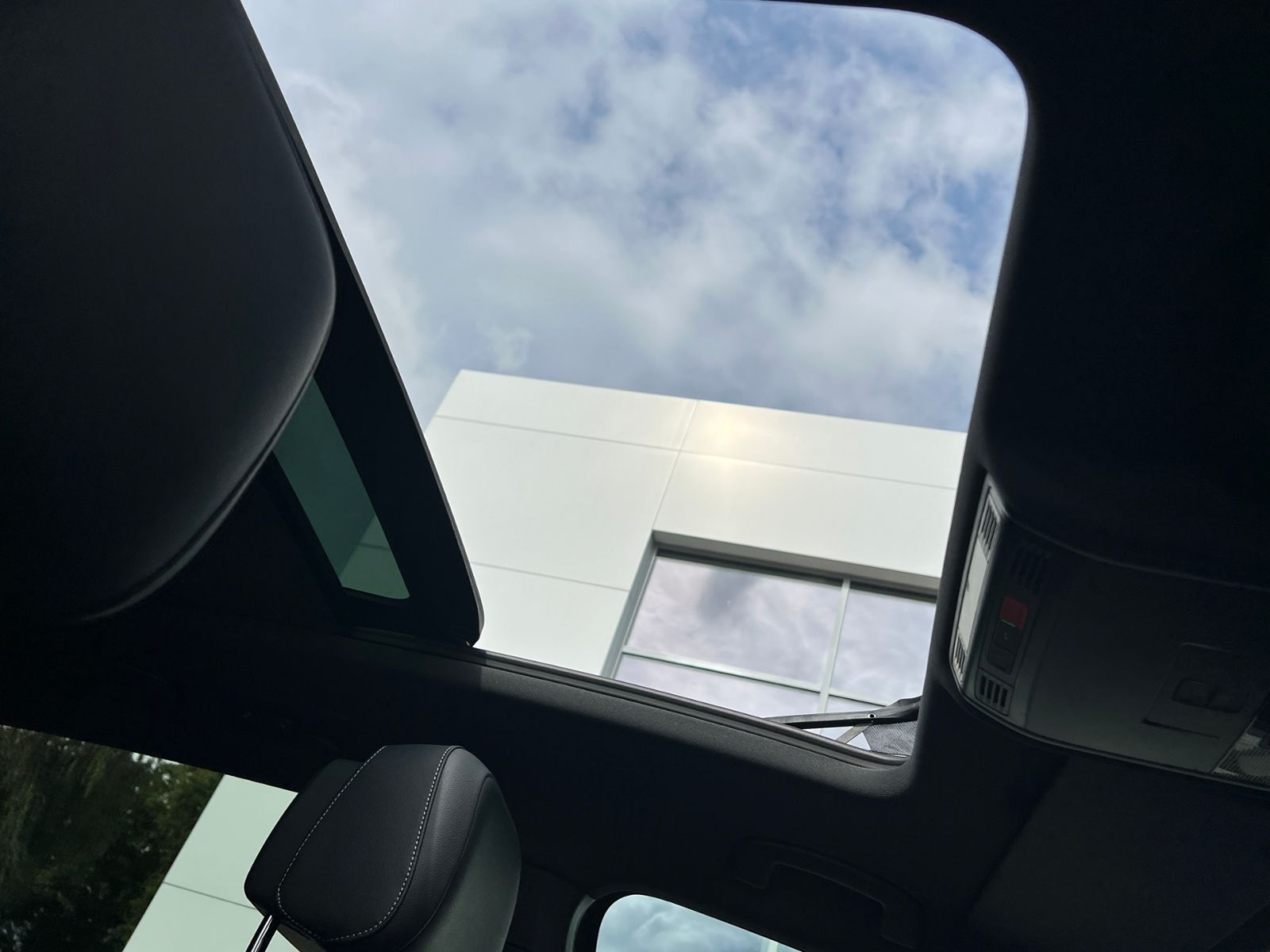 Fahrzeugabbildung Volkswagen Tiguan Allspace R-Line 2.0 TDI DSG 4MOTION *AHK,