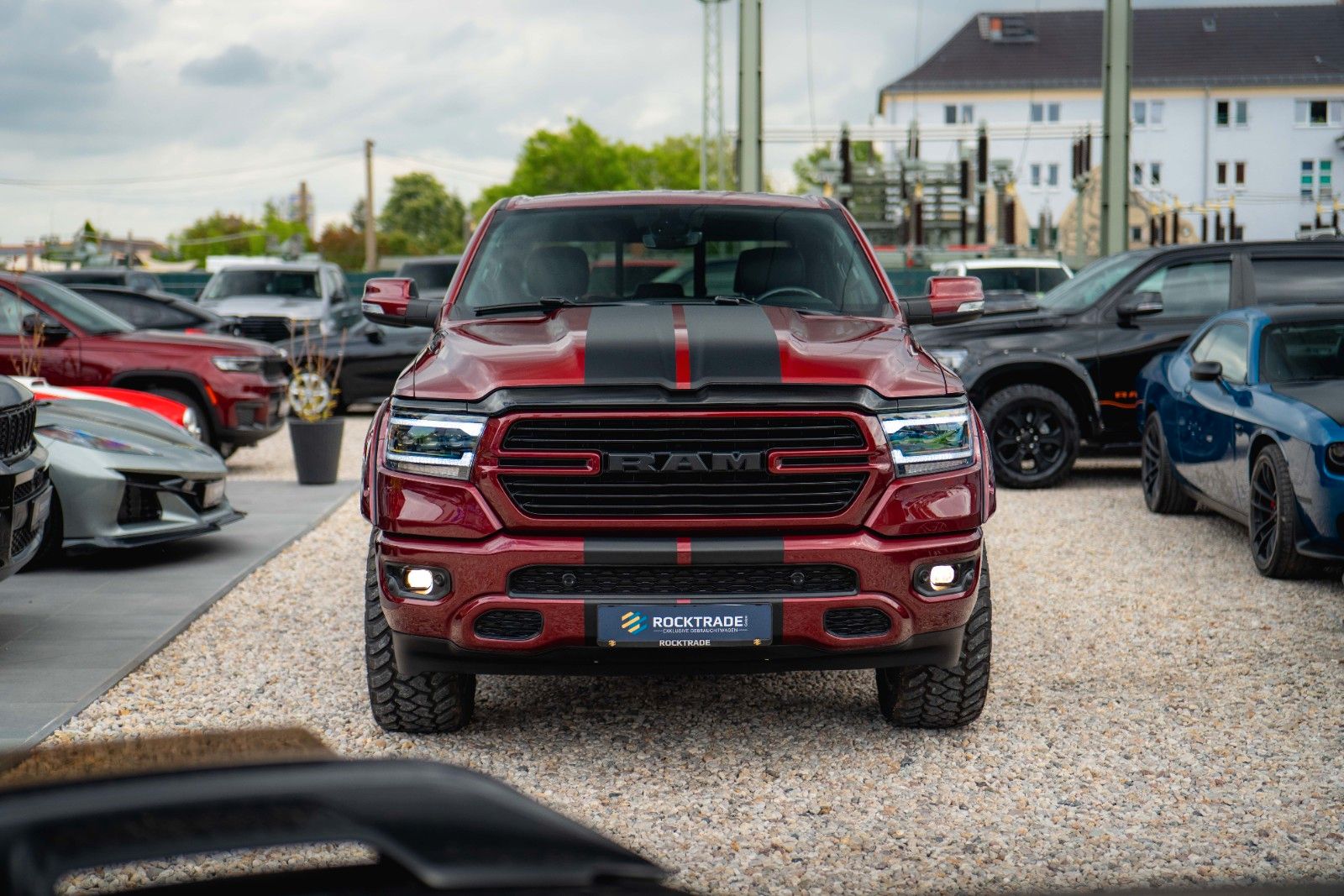 Fahrzeugabbildung Dodge RAM 5.7 V8 HEMI 4x4 OFFROAD Night-Paket *LED*19%