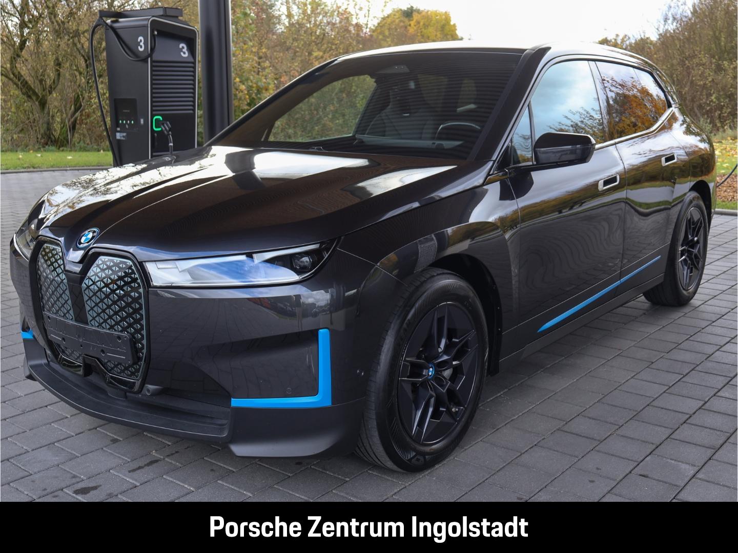 BMW iX 40 xDrive Park-Assistent AHK Connected Profes