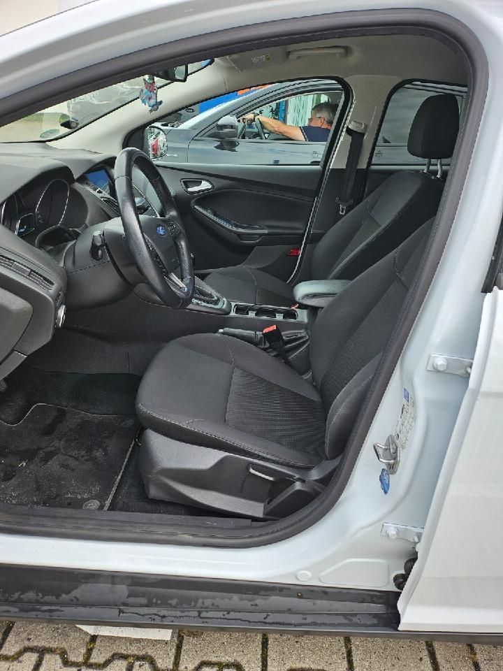 Fahrzeugabbildung Ford Focus Lim. Business