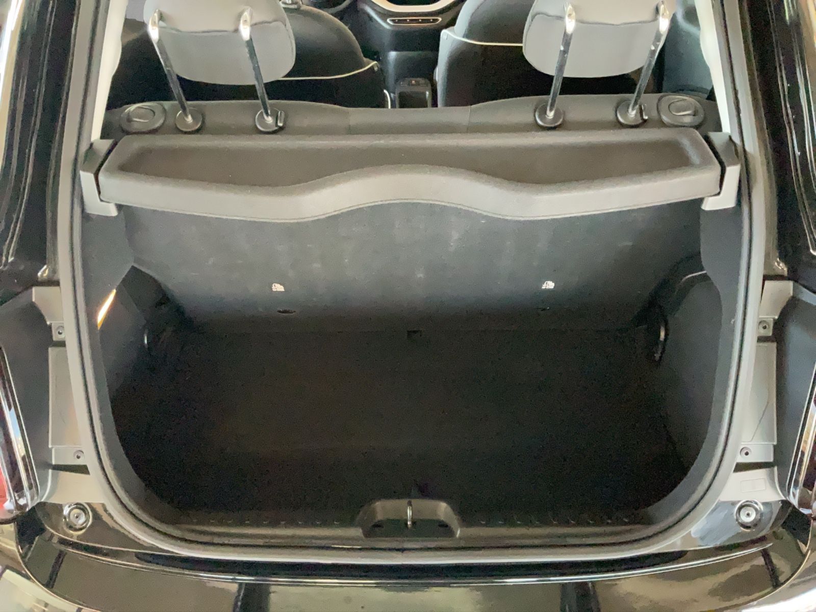 Fahrzeugabbildung Fiat 500e + Radio- & Winterpaket