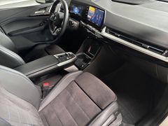 Fahrzeugabbildung BMW 218i Active Tourer M Sport -- AHK/Pano/HeadUp