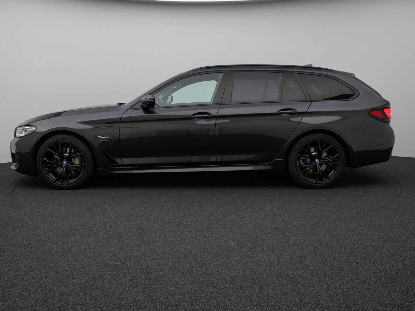 Fahrzeugabbildung BMW 530e xD M Sport Kamera Laser HUD DAB Komfort AHK