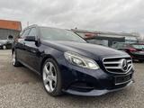 Mercedes-Benz E 350 BlueTec 4Matic  - blaue Mercedes-Benz E 350