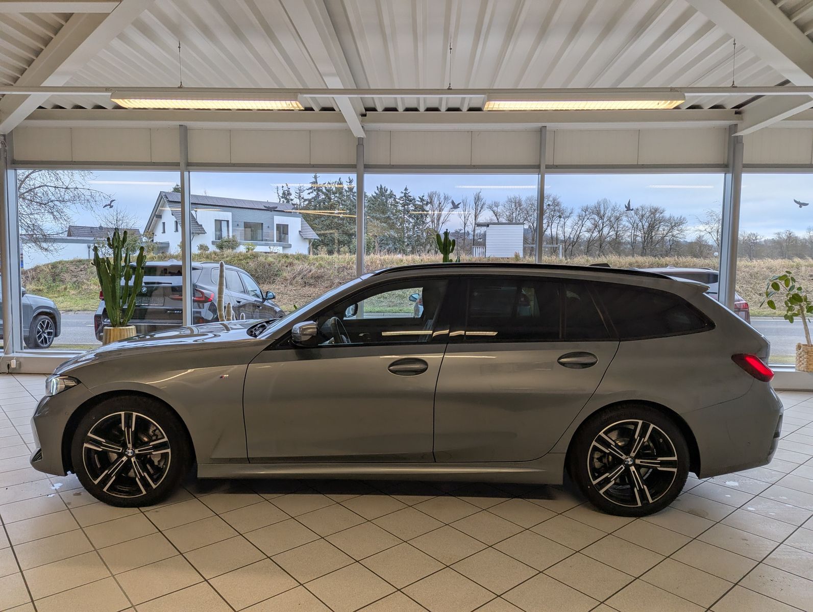 BMW 330 d xD M-Sport Pano LED-adaptiv ACC AHK - Image 4