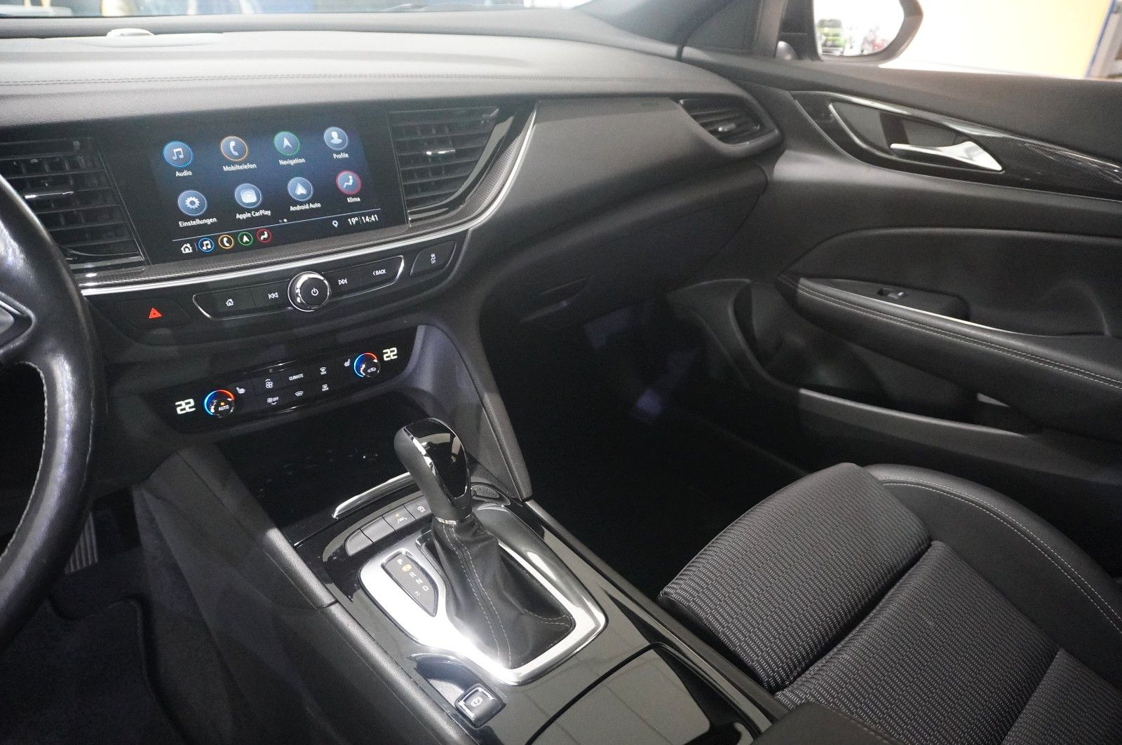 Fahrzeugabbildung Opel Insignia B ST 2.0D ELEGANCE NAVI/LED/KAMERA/DAB+