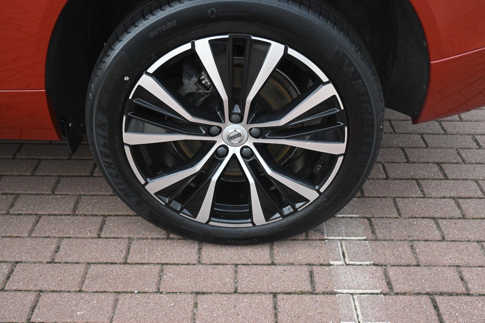 Fahrzeugabbildung Volvo XC60 T8 Ultimate Dark AWD*AHK*HUD*Pano*Massage*