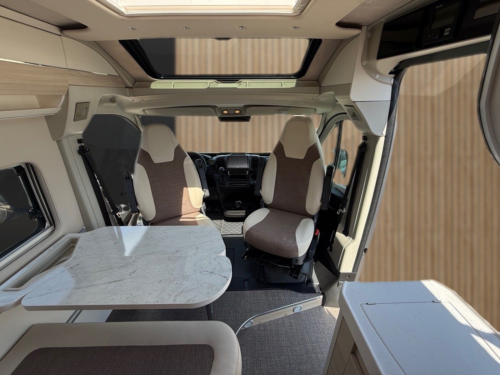 Fahrzeugabbildung Eura Mobil Van V 595 HB Klimaautomatik, Fahrassistenzpaket
